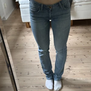 Lee jeans - En par snygga bekväma lowwaisted jeans från Lee!💞 super snyggare är tyvärr lite för långa för mig