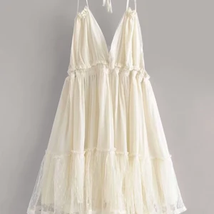 Vit/beige  - Säljer den här jätte fina sommar klänningen 