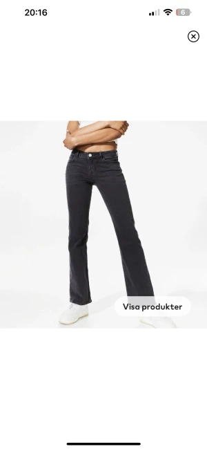 Jeans - Säljer dessa flare low waist från hm💕