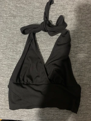 Topp - En jätte fin svart topp till somaren!💕inte så mycke till användning ba få gånger!