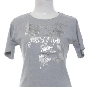 söt tröja med rhinestones - kommer inte till användning 