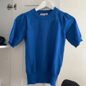 T-shirt - Säljer nu min tröja i storlek xs❤️