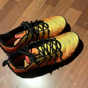 Vapor max plus black orange - Använda fåtal gånger, inga skador
