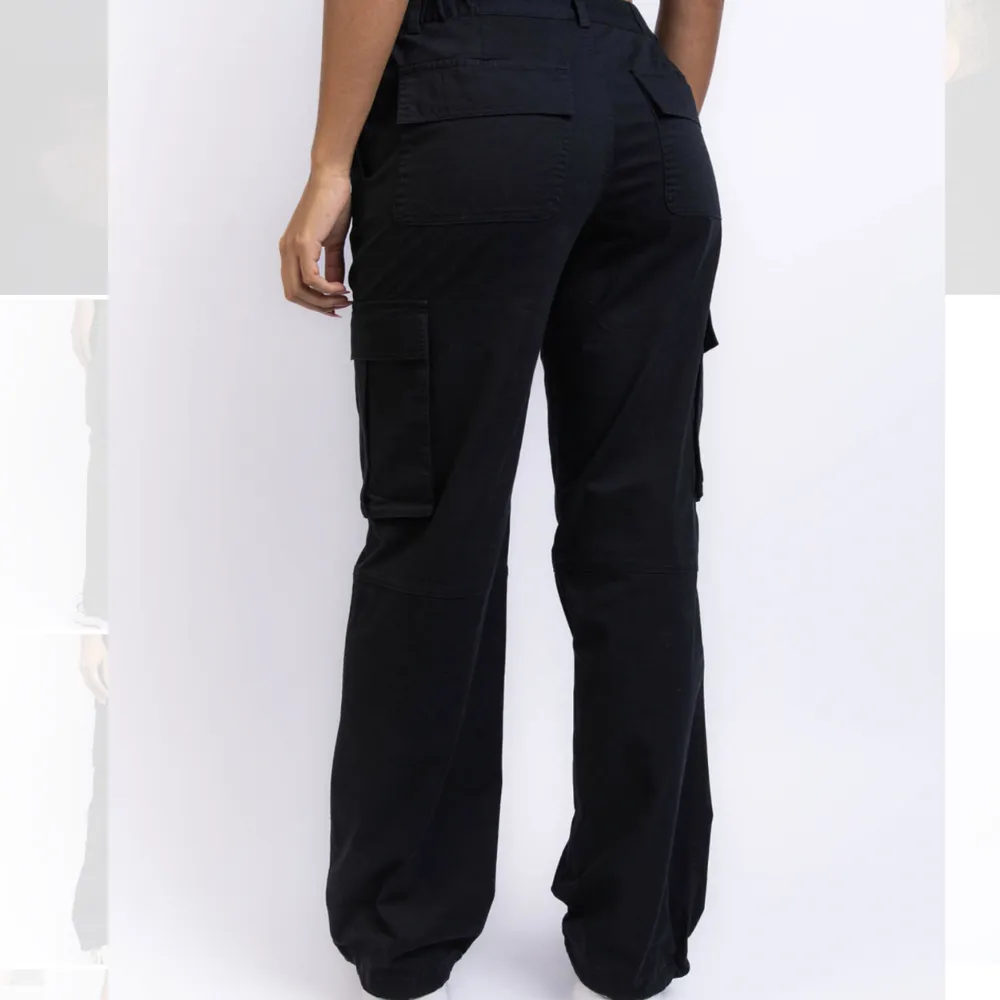 Svarta cargo byxor från Madlady. Aldrig använda, helt nya 🌷 Egna bilder kan skickas 🥰 Nypris 599 kr. Jeans & Byxor.