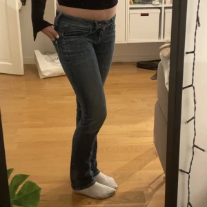 Lågmidjade G-star jeans  - Så så fina g-star jeans! Köpa secoundhand men är som nya i skicket