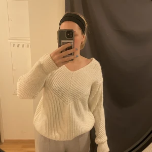 Stickad - Oversize stickad tröja. Storlek xs men tycker själv den är en S