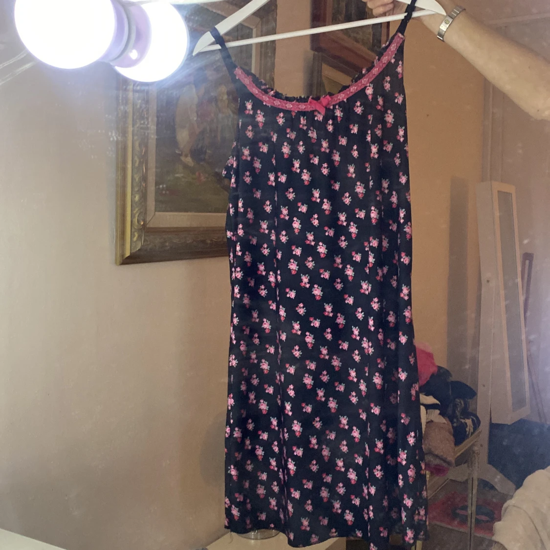 svart blommig klänning  - 90