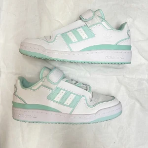 Adidas forum skor - Skit snygga adidas skor i bra skick💕