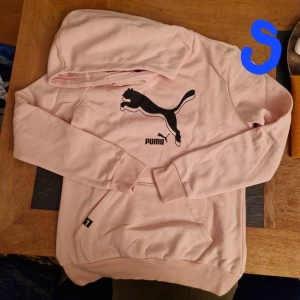 Tröja med huva - Tröja med huva i storlek S är mer som en XS.  