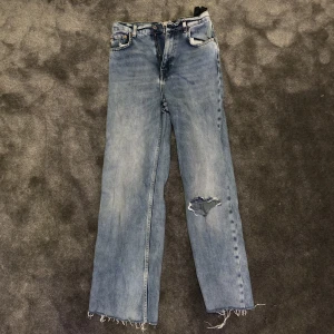 Jeans -  blåa Zara jeans i mkt bra skick i storlek 36