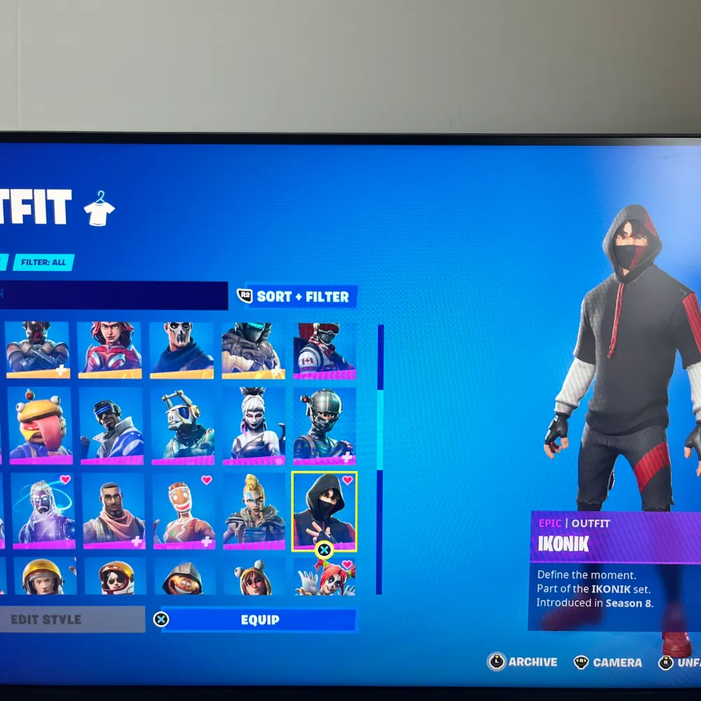 Season 1 fortnite kontot med blacknigt, iconic och galaxy skin samt 75 andra skins värde- 10000+. Pris kan diskuteras . Övrigt.