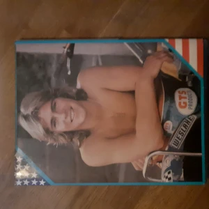 Bok om Bruce Pennhall  - Speedway bok om Bruce Pennhall o hans framgångar. Mkt bilder!  125 sidor. Sett honom live!  Omslaget lite trasigt annars fräsch! 