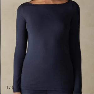 intimissimi tröja - inga skador osv. säljer pga används inte. kom privat för fler bilder. BUDGIVNINGEN AVSLUTAS PÅ SÖNDAG ALLTSÅ 26/3❗️❗️❗️