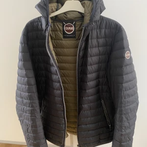 Colmar dunjacka - Säljer min Colmar dunjacka som är för liten. Jackan har inga defekter men är använd