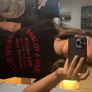 Zadig tröja  - Säljer denna Zadig & Voltaire tröjan som är super snygg! Skicket är bra och det finns inga defekter på den!