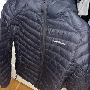 PeakPerformance - Peak Performance jacka i nyskick. Köpt för 2899kr. Storlek S i herr