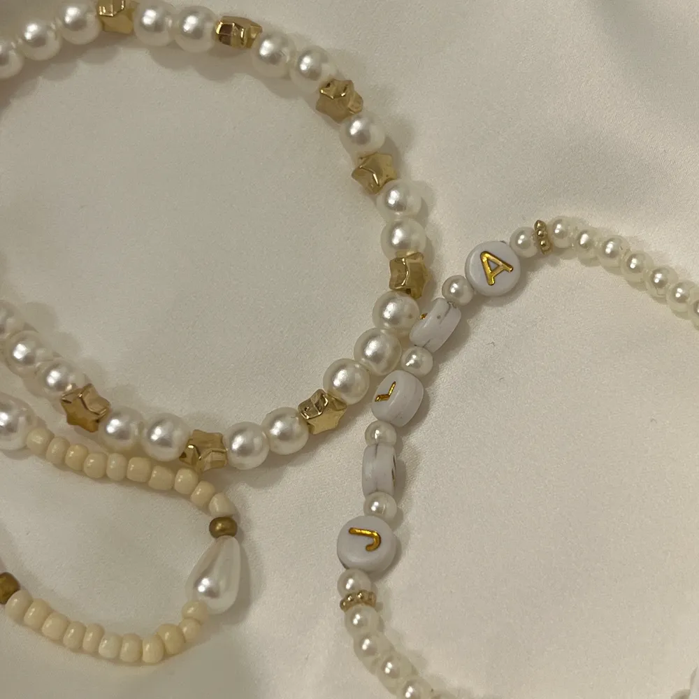 Kolla in JULIDESIGN på Instagram, lägger ut handgjorda smycken där. Allt från armband, halsband och ringar!! Nystartat!!!!. Accessoarer.