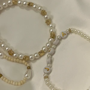 Smycken - Kolla in JULIDESIGN på Instagram, lägger ut handgjorda smycken där. Allt från armband, halsband och ringar!! Nystartat!!!!