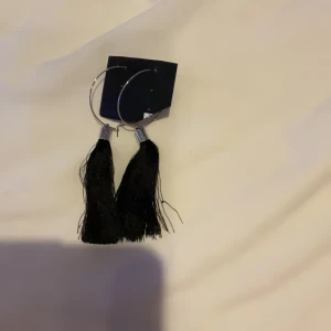 Pom pom örhängen  - Pom Pom 