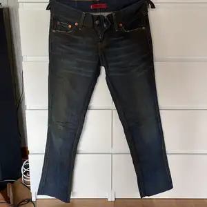 Fina lågmidjade levis jeans! Köpare står för frakt!💗