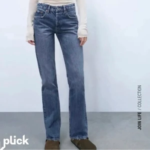 Zara mid Rise jeans  - Säljer den populära zara mid Rise jeansen!  Använda Max 5 gånger   Köparen står för frakt❤️
