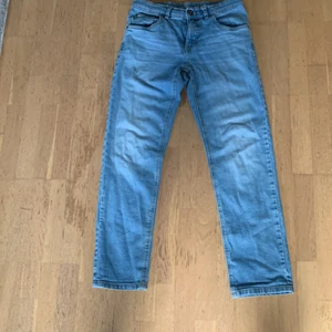 Lab jeans - Säljer ett par ljus blå Jens jätte fina som är för små för mig.