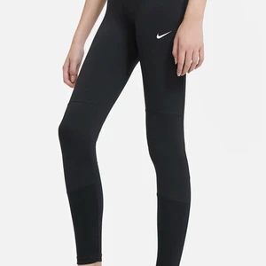 Nike PRO tights  - Säljer mina fina svarta Nike PRO tights pga att de inte kommer till användning. (Bild från Nikes hemsida)