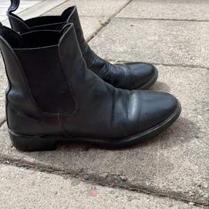 Fina ridskor i läder i storlek 38. Kan fraktas men köparen står för frakten (59kr)!😊 