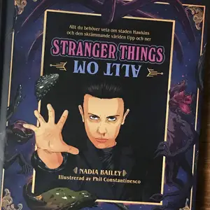  Stranger Things bok  d: Har kanapt läst den så den är så gott som nyt :) Den är både slutsåld på Bokus och adlibris 