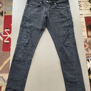 Dondup jeans size 33 - Jeans säljes pga för små för mig.  Vid snabb affär - bättre pris