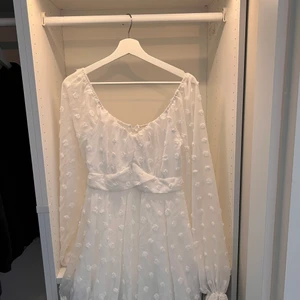 Vit klänning - Helt oanvänd