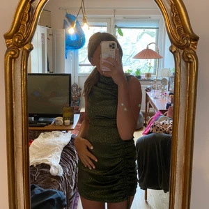 Grön klänning  - Säljer denna snygga klänning 