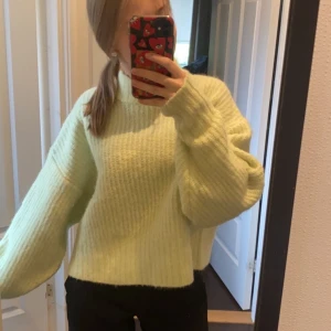lime grön tröja - säljer min lime gröna stickade tröja från Gina Tricot🤍🤍