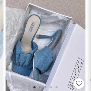 Klackar  - Beställde nyss hem dessa klackar i storlek 38 men råkade beställa två par. Org pris 384kr så säljer de för 384kr. Fraktar inte, möts upp i Stockholm eller om du vill att jag lämnar de någonstans exempelvis vid din port eller så