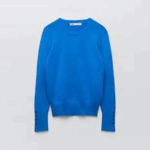 Säljer nu min blå tröja från zara för den inte kommer till användning diskutera pris och annat s men passar xs