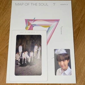Bts mots7 ver1 kpop photocard - säljer Bts mots7 album ver1 kommer med alla inclusions och även med pre order affisch och standee