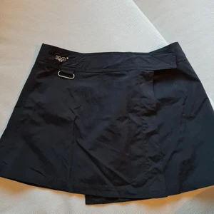 Cargo kjol - Cargo isch kjol som är så cool ganska liten i storleken så funkar för S. Kardborreband så går att justera storleken 