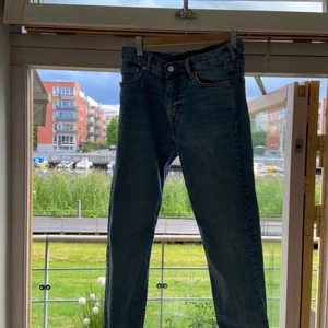 Weekday jeans - Blåa weekday jeans  Bra skick Bara upphämtning 