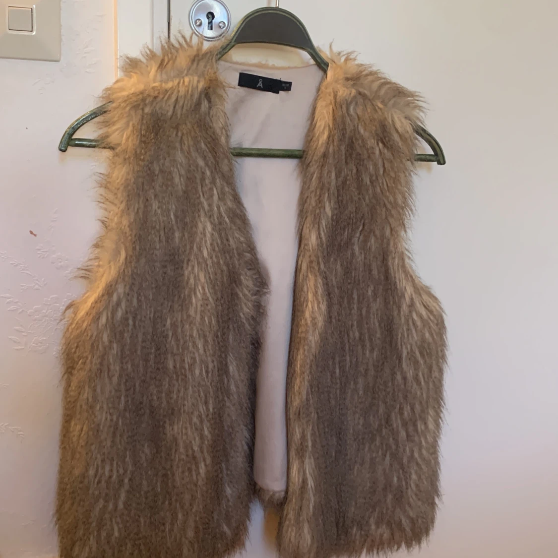 Faux päls väst i storlek.s