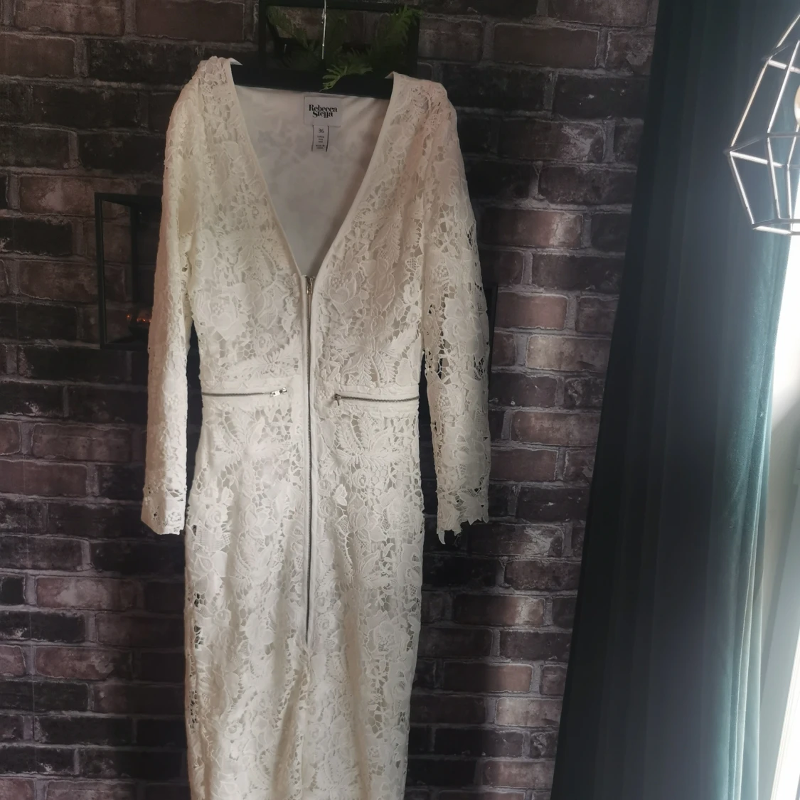 Rebecka stella spetsklänning