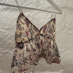 Zara topp - Säljer denna fina topp från Zara. Storlek S. Använd endast 1 gång. 