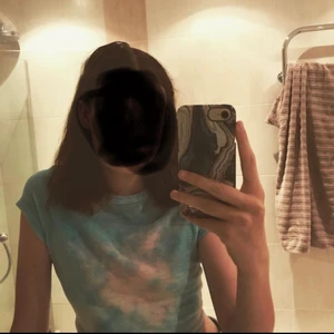 Tröja - Superfin tröja från H&M som jag köpte förra sommaren! Har använt den, men inga tecken på användning. Frakt tillkommer på 30kr.