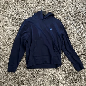 True religion hoodie - Storlek m men sitter mer som en s
