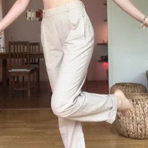 Rutiga byxor - Bruna rutiga byxor som jag har sytt in för att passa ca waist 23-25 beroende på hur man vill att de ska sitta (jag har ungefär 24).  Perfekt till hösten eller sensommaren.  Kan mötas i Stockholm innerstad eller så står köparen för frakt