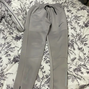 Nike byxor  - Har använd dom ett par gånger och dom är för små för mig 