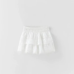 Zara kjol - lägger ut igen pga att hon som som budade högst ville inte köpa! En populär kjol från Zara’s barnavdelning. Den är i gott skick och är endast testad.💓 Den är köpt för 299 kr men den är 