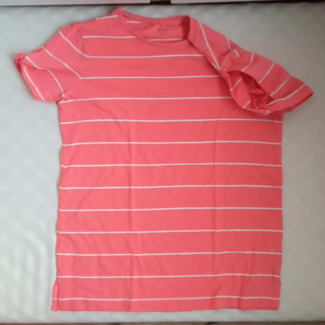 Randig korall färgad T-shirt i st 146/152/XS