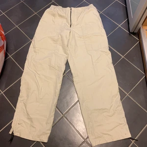Nike track pants - Pappas gamla, han vill inte ha den och de är för stora för mig.