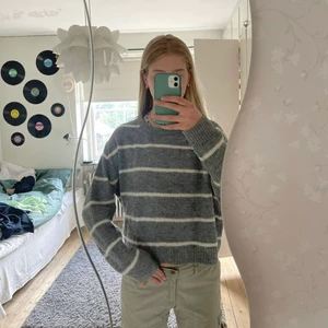 Stickad tröja - Säljer åt en vän💓
