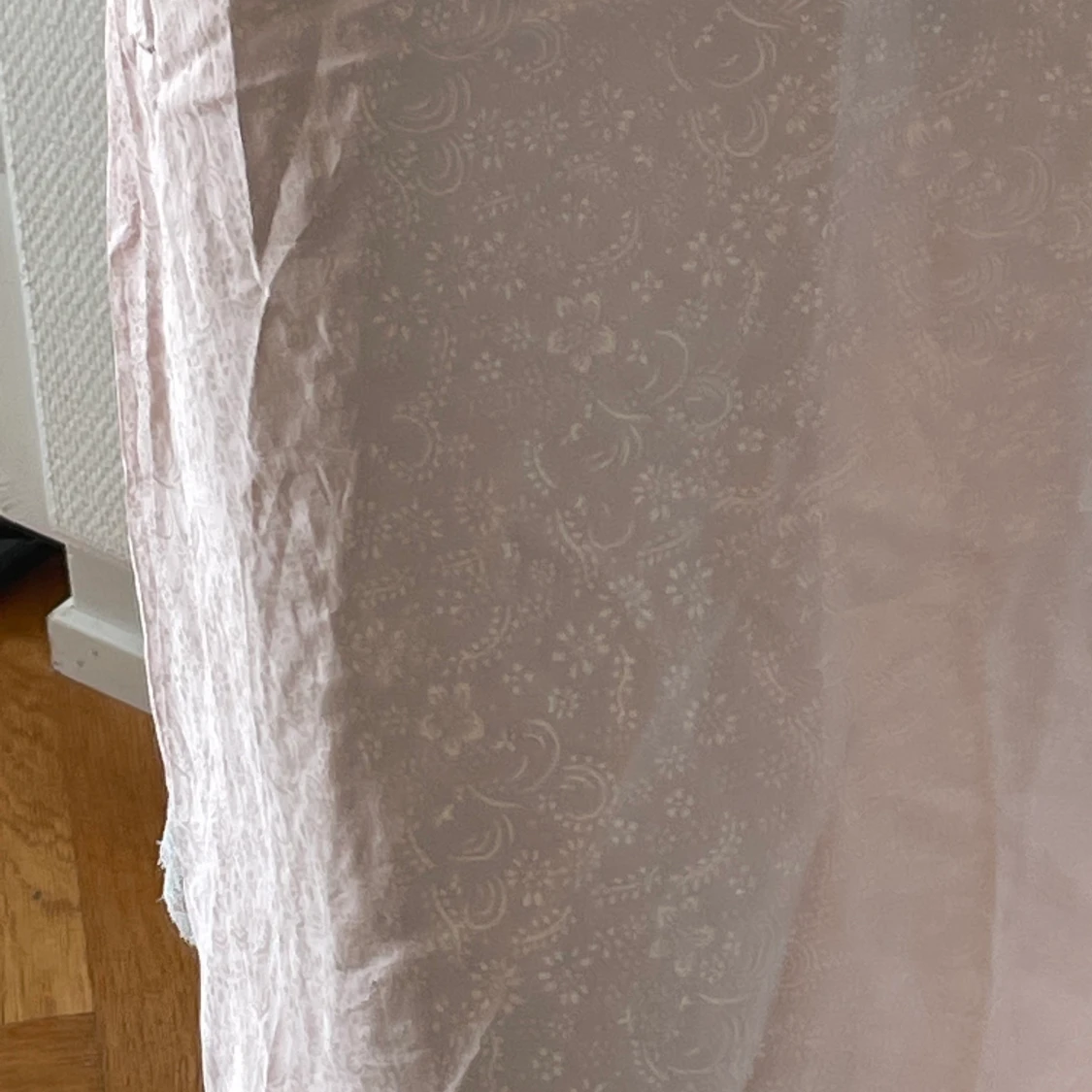 Ljusrosa klänning med spets - 91